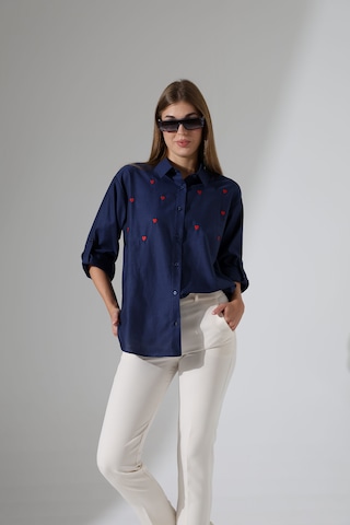 Corradeo Giyim Yeni Sezon Oversize Çizgili Poplin Kumaş Kalp Nakış Detaylı Apoletli Tasarım Gömlek Lacivert