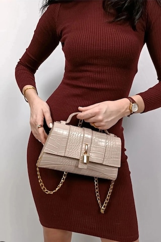 Glemix Bahus Kilit Aksesuarlı Zincir Askılı Kroko Desen Koyu Vizon Trend Kadın El Ve Omuz Çantası Kahverengi Glemix Bahus Kilit Aksesuarlı Zincir Askılı Kroko Desen Koyu Vizon Trend Kadın El Ve Omuz Çantası Kahverengi