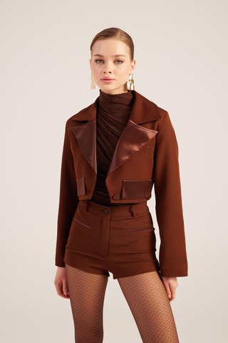Holly Lolly Yakası Saten Detaylı Camila Crop Blazer Ceket Kahve