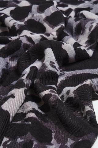 Akswsuar Zebra Desenli Şal Siyah