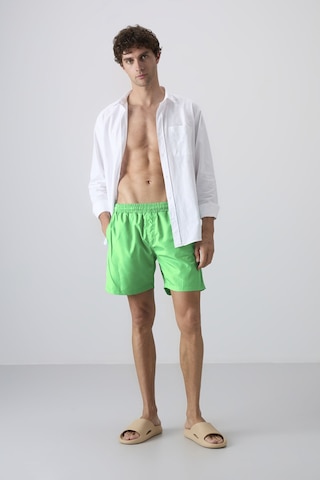 Tommylife Neon Yeşil Hızlı Kuruyan Standart Fit Erkek Deniz Şortu - 81237