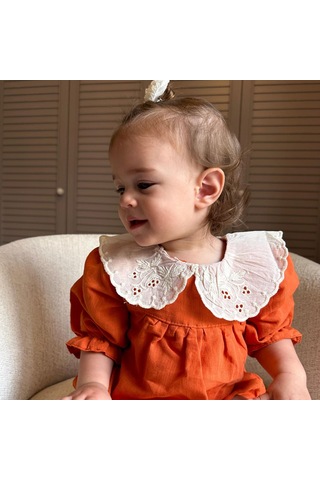 Fisto Yaka Keten Kız Bebek Romper Toka Takım 001