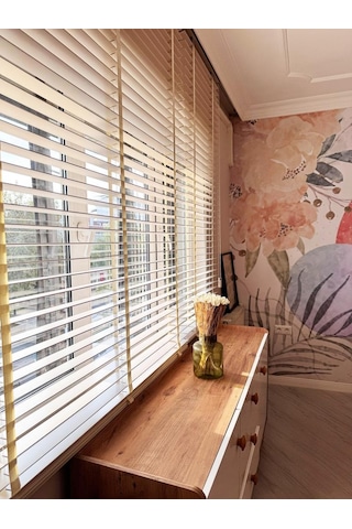 Beyaz Gerçek Ahşap Jaluzi 50mm Zincirli Redüktörlü Kurdelalı Ajs1001 Beyaz