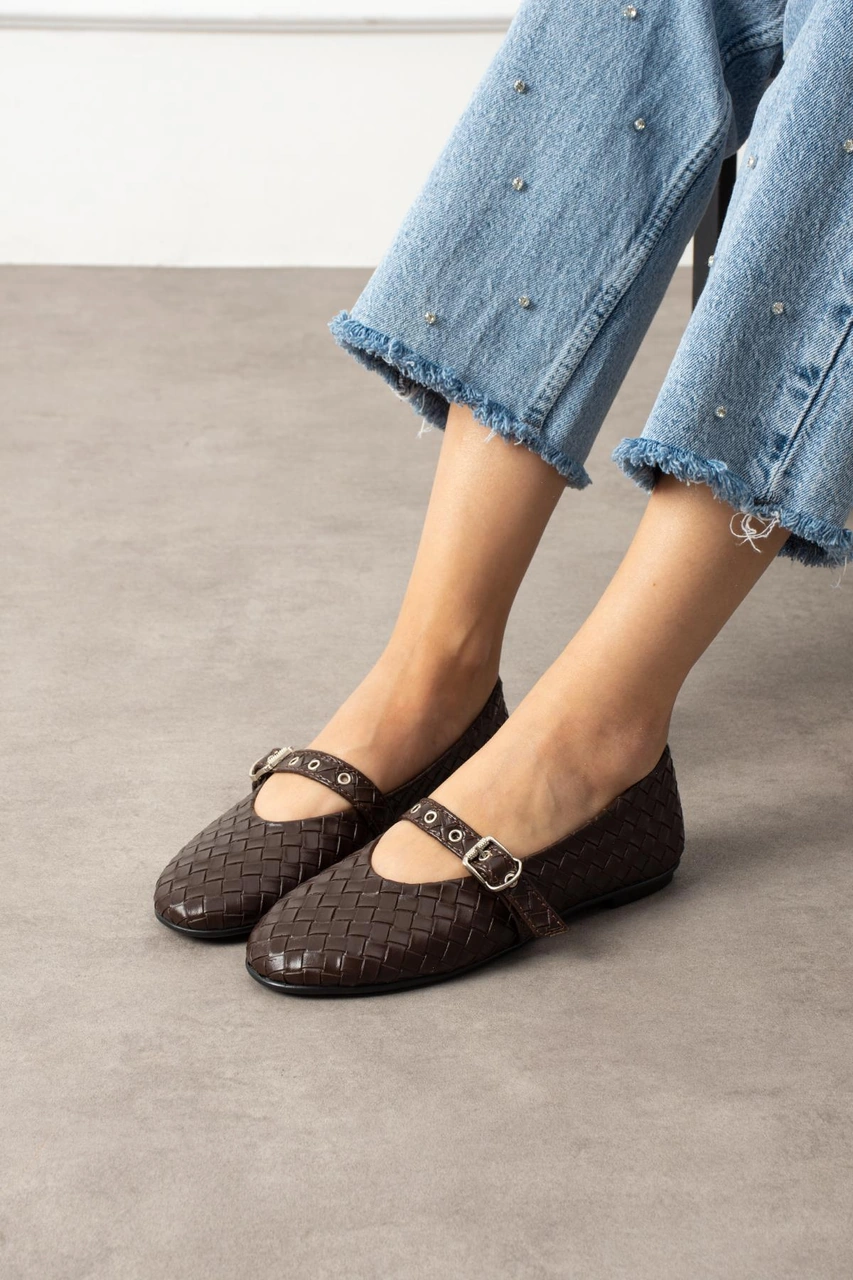 Shoetek Masvi Kadın Babet Önden Bantlı Tokalı Örgü Dokumalı Kahverengi Deri Kahve