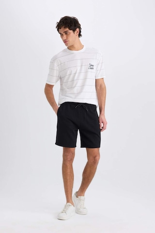 Defacto Regular Fit Düz Paça Beli Bağcıklı Cepli Basic Düz Şort B8672AX24SM Siyah
