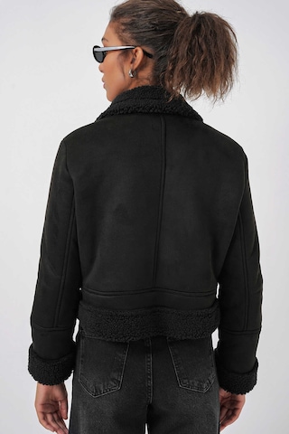 Gabria Peluşlu Kısa Mont Siyah