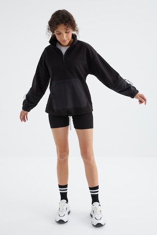 Tommy Life Siyah Etek Ucu Büzgülü Yarım Fermuarlı Oversize Kadın Polar Sweatshirt - 97238 Siyah