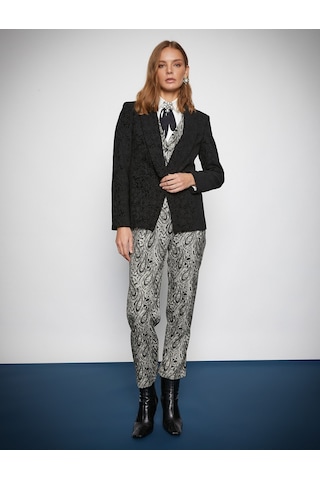 Koton Melis Ağazat X Koton - Jakarlı Cep Detaylı Blazer Ceket Siyah 3wak50120ek 3WAK50120EK999 Siyah