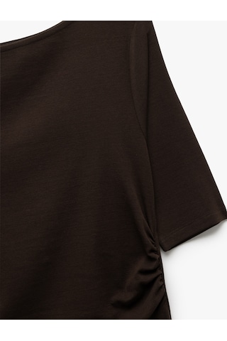 Koton Drape Detaylı Pamuklu Kısa Kollu Yuvarlak Balerin Yaka Tişört Kahverengi 5sak50416ek Kahve