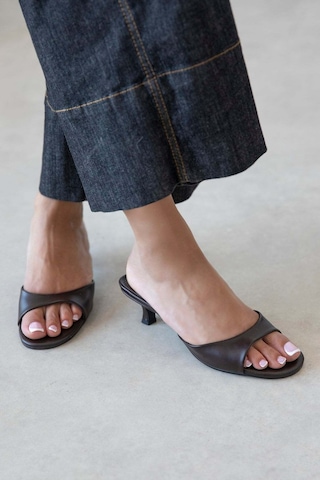Wolk Shoes Denis Kadın Topuklu Kırışık Deri Sandalet Kahverengi