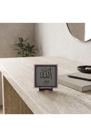 Allah C.c. Yazılı Dekoratif Aksesuar, Modern Tasarım Ve Manevi Duruşuyla Çalışma Masası İçin 10x10