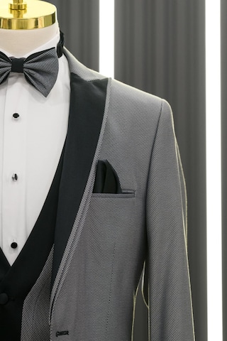 Slimfit Armürlü Kırlangıç Çıkmalı Yaka Yelekli Papyonlu Smokin Takım Elbise 001