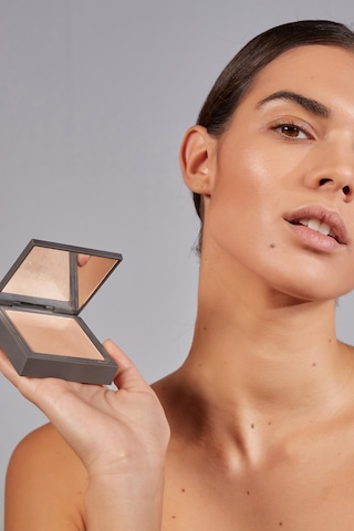 Alix Avien Powder Highlighter Nude