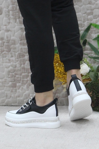 Fort Guja 24k308-1 Siyah Taş Detaylı Kalın Taban Casual Kadın Ayakkabı 001