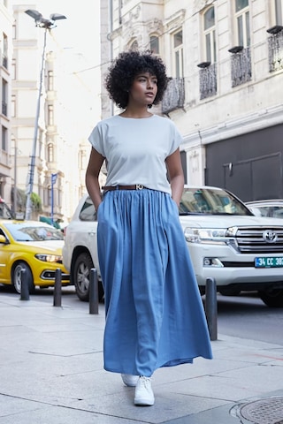 Kadın İpeksi Dokulu Modal Kumaş Cepli Beli Lastikli Bilek Boy Uzun Etek Deri Kemer Dahil -indigo İndigo