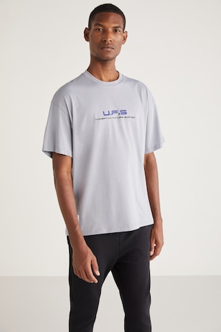 Grımelange Crıspın Erkek Bisiklet Yaka %100 Pamuk Baskı Detaylı Açık Gri T-shirt