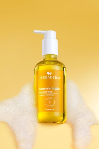 Turmeric Bright, Aydınlatıcı Ve Gözenek Sıkılaştırıcı Yüz Temizleme Jeli 250 Ml