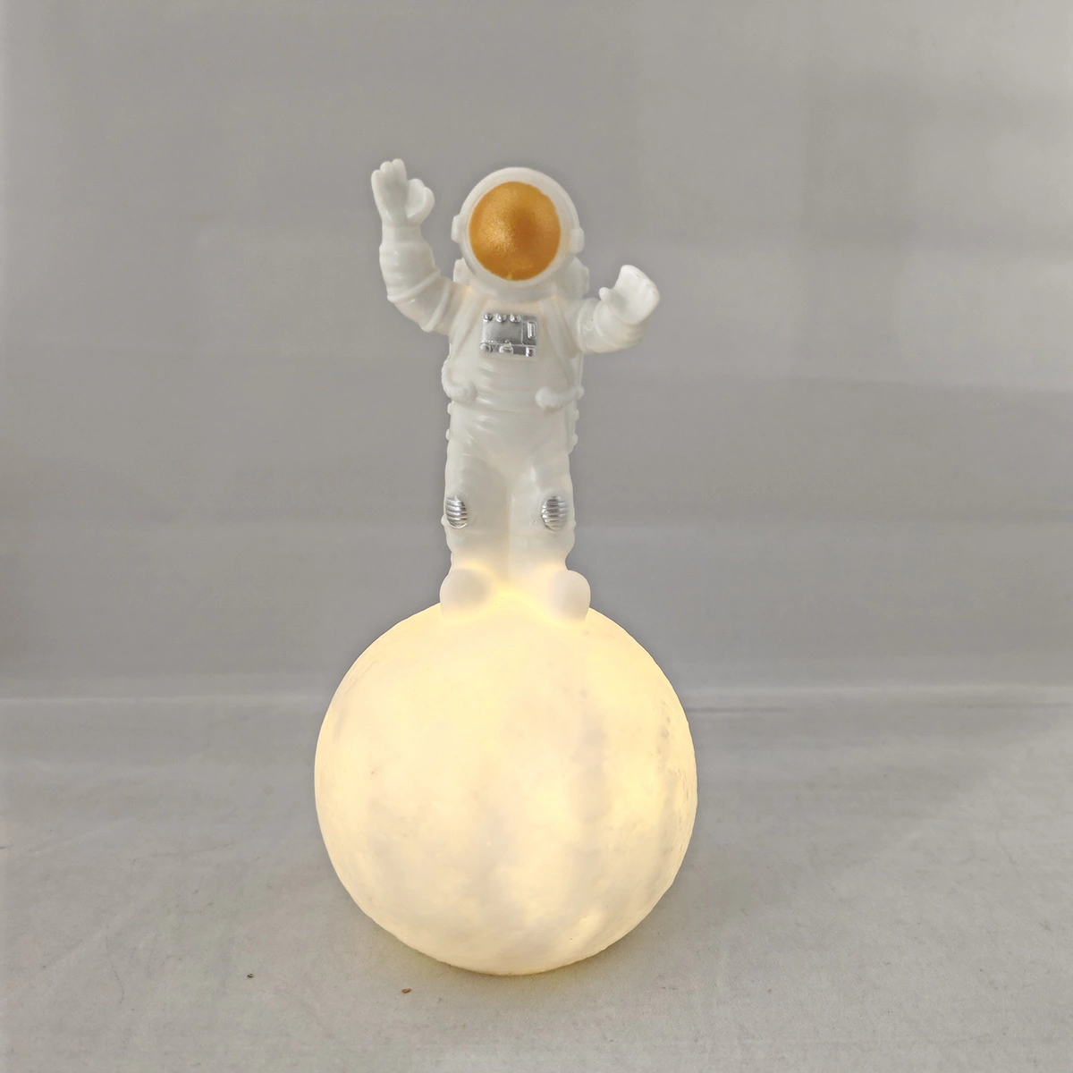 Astronot Şekilli Gece Ve Masa Lambası Krem