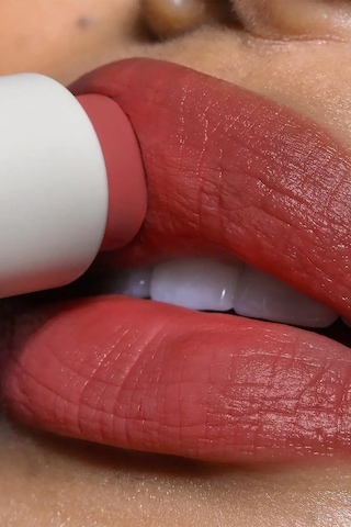 Refy Lip Blush Nemlendirici Ve Doğal Bitişli Ruj Wine 4.7 G
