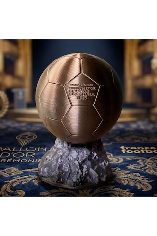 Ballon D'or Altın Top Ödülü 2025 Dekoratif Biblo - 3d Tasarım Futbol Hediyesi 13x9cm
