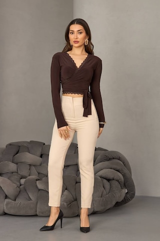 Kadın Dantel Detaylı Kruvaze Bağlamalı Crop Bluz Kahve