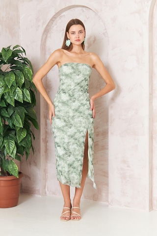 Kadın Yeşil Desenli Yırtmaçlı Straplez Tül Midi Elbise Dm1047 Yeşil