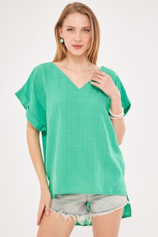 Armonika Kadın Açık Yeşil V Yaka Yanları Yırtmaçlı Arkası Uzun Duble Kol Detaylı Oversize Bluz Arm-24y001074