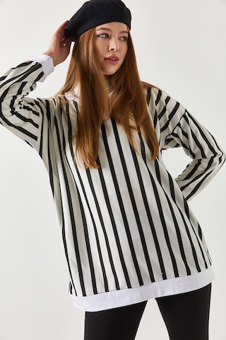 Armonika Kadın Siyah Çizgili Yuvarlak Yaka Oversize Sweatshirt Arm-22y001191