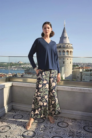 Will Like Herşeytrend Yaprak Desenli Uzun Kollu V Yaka Pijama Takımı Lacivert
