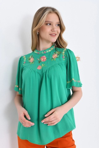 Kadın Yeşil Bisiklet Yaka Nakış Detay Mendil Kol Salaş Bluz Yeşil
