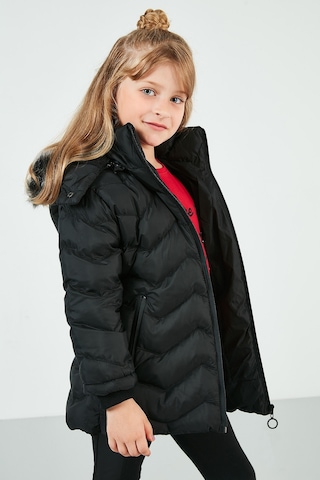 Lela Peluş Astarlı Yakası Suni Kürklü Çıkarılabilir Kapüşonlu Kışlık Kız Çocuk Mont 5766041 Siyah