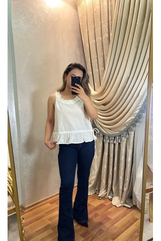 İlayla Beyaz Yaka Fırfır Detaylı Beli Bağcık Detaylı Bluz