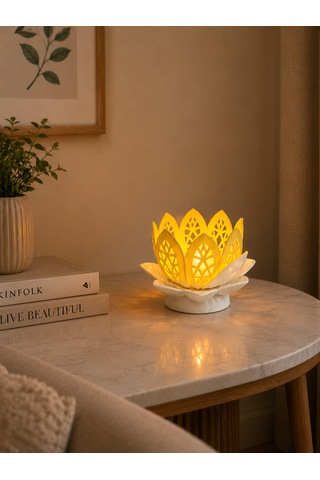 Lotus Glow Mumluk Sarı Beyaz