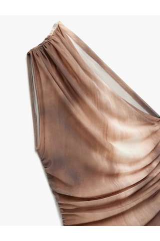 Koton Slim Fit Drape Detaylı Batik Desenli Tek Omuz Bluz Kahverengi Desenli 5sak70059ek Kahverengi Desenli