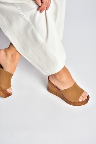 Fox Shoes Y996559902 Taba Süet Dolgu Tabanlı Kadın Terlik