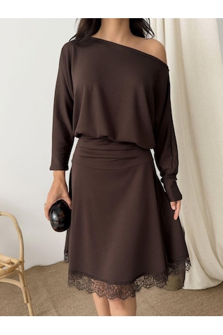 Kadın Dantelli Bel Drape Detaylı Kayık Yaka Modal Kumaş Midi Elbise Kahverengi