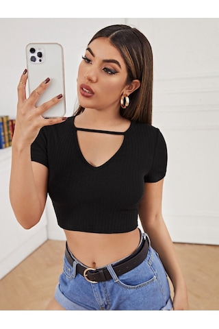 Liona Geniş V Yaka İpli Fitilli Kısa Kollu Slim Fit Kadın Crop Top Siyah