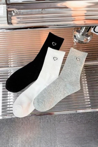 Kadın 6 Çift Premium Kalite Kalp Detaylı Tenis Çorap Siyah Beyaz Gri ASORTİ