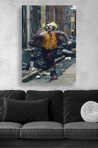 Joker Esintili Koşan Palyaço Temalı Kanvas Tablo İle Duvarlarda Enerjik Ve Modern Dekor Stili