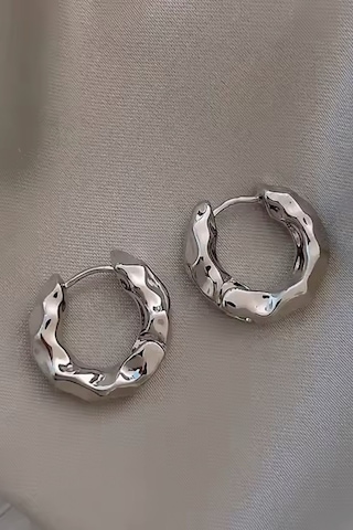 Kadın Küpe Dokulu Tasarım Minimal Modern Kararmaz Halka Küpe Gümüş