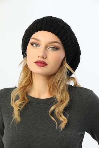 Çift Kat Siyah Kadın Ressam Bere Siyah