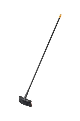 Fiskars 131037 Saplı Bahçe Süpürgesi M 1025921