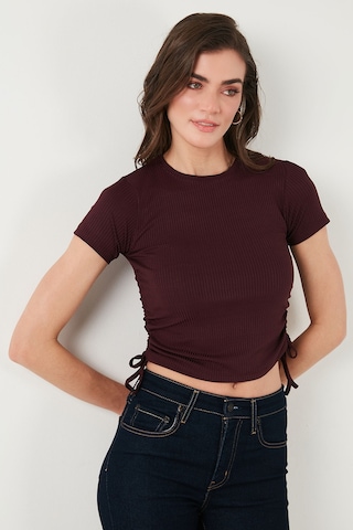 Lela Yanlardan Büzgülü Kısa Kollu Crop Bayan Bluz 5864010 Vişne
