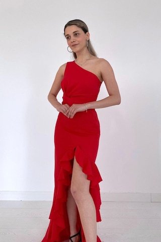 Dogutrend Kırmızı Yırtmaçlı Volanlı Elbise