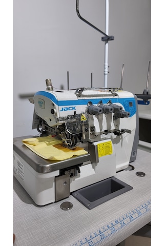 Jack E4s-4 İplik Kafadan Motorlu Sessiz Overlok Makinası Jack Patentli Dişli Ayar Kolu Yok