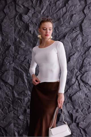 Buzzy Kumaş Uzun Kollu Kayık Yaka Bluz Beyaz