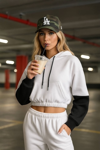 Kadın Kapüşonlu Cepli Siyah-beyaz Crop Sweatshirt Beyaz