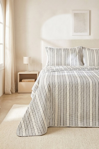 Ocean Home Textile Pamuklu Kapitoneli Antrasit Renk Çizgi Desen Çift Kişilik Yatak Örtüsü Seti 1 Adet 250 X 230 / 2 Adet 50 X 70 Cm