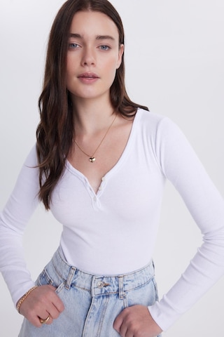 Tudors Kadın Slim Fit Dar Kesim Pamuklu V Yaka Beyaz Bluz-38829 Beyaz