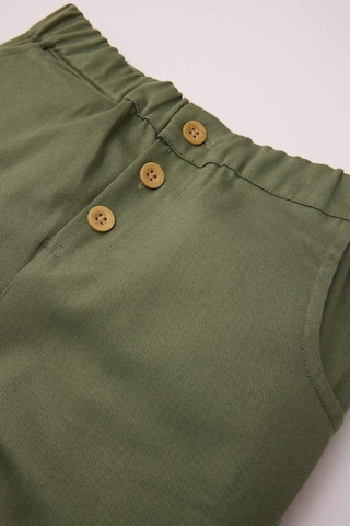 DeFacto Erkek Bebek Beli Lastikli Katlamalı Paça Gabardin Pantolon D5246A524WNKH450 Haki